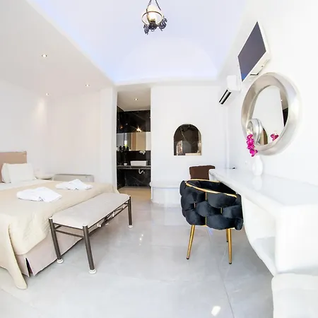 Anezina Aparthotel Perissa (Santorini)