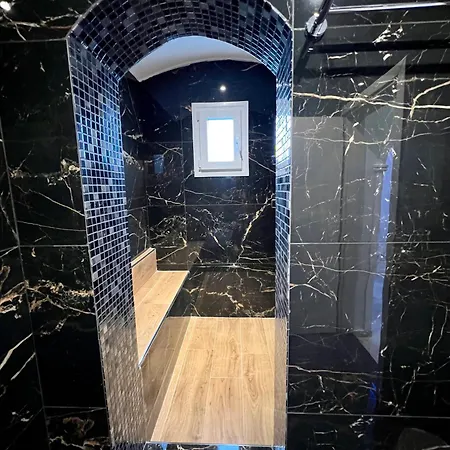 Anezina Hotel apartamentowy 2*